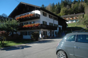  Gästehaus Sonnenhof  Миттенвальд